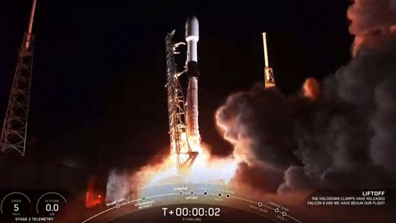 Společnost SpaceX vynesla do kosmu další sérii komunikačních družic Starlink